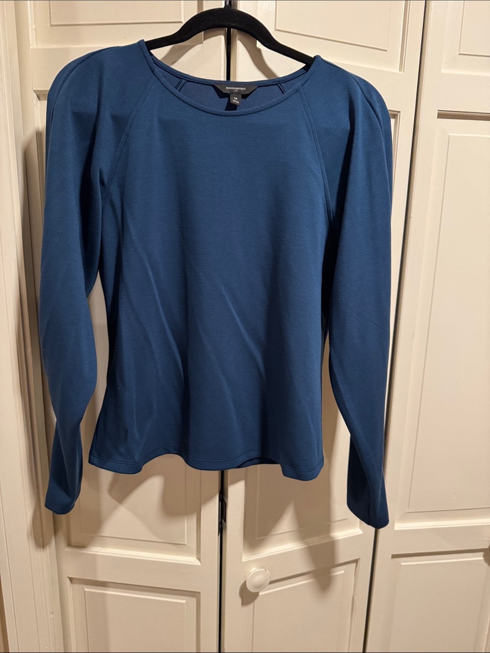 Banana Republic Teal Blue Long Sleeve Scuba Scoop Neck Shirt